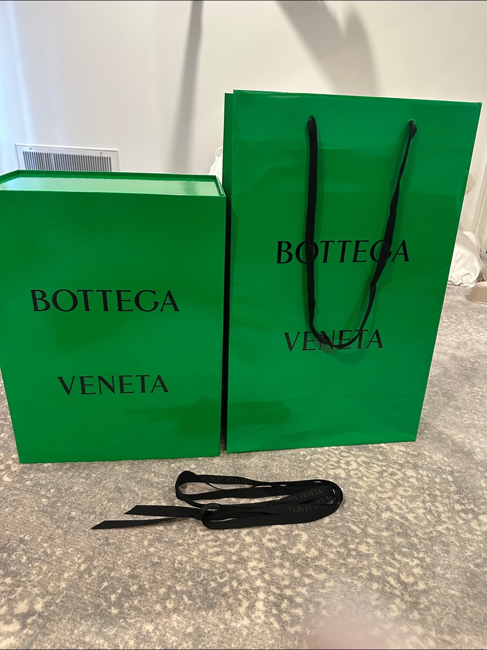 BOTTEGA VENETA HUGE MAGNETIC BOX HUGE BAG RIBBON AND TISSUE